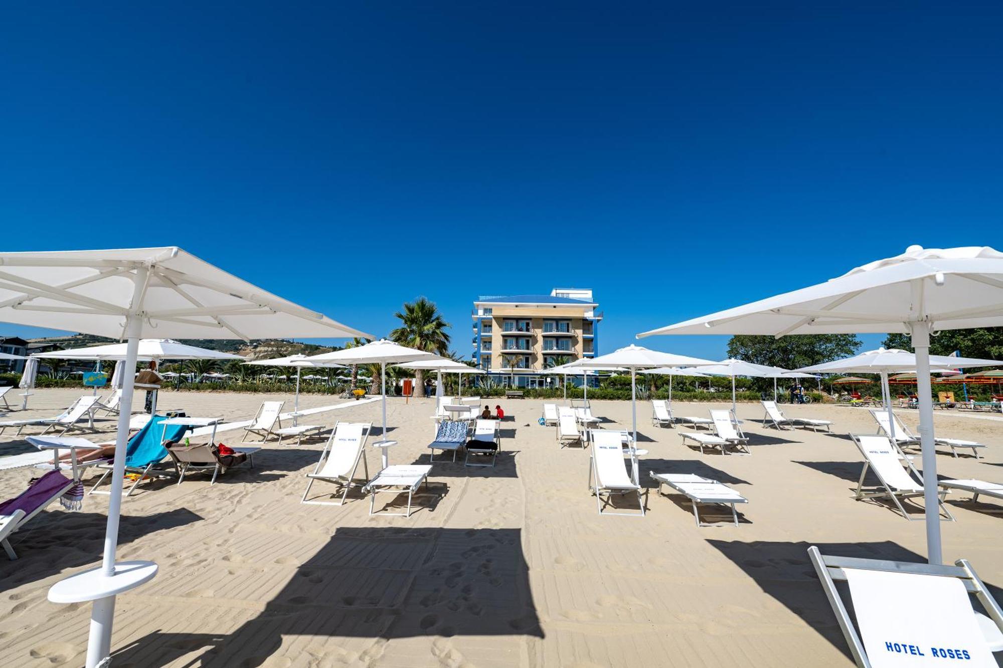Roses Hotel Roseto Degli Abruzzi Exterior foto