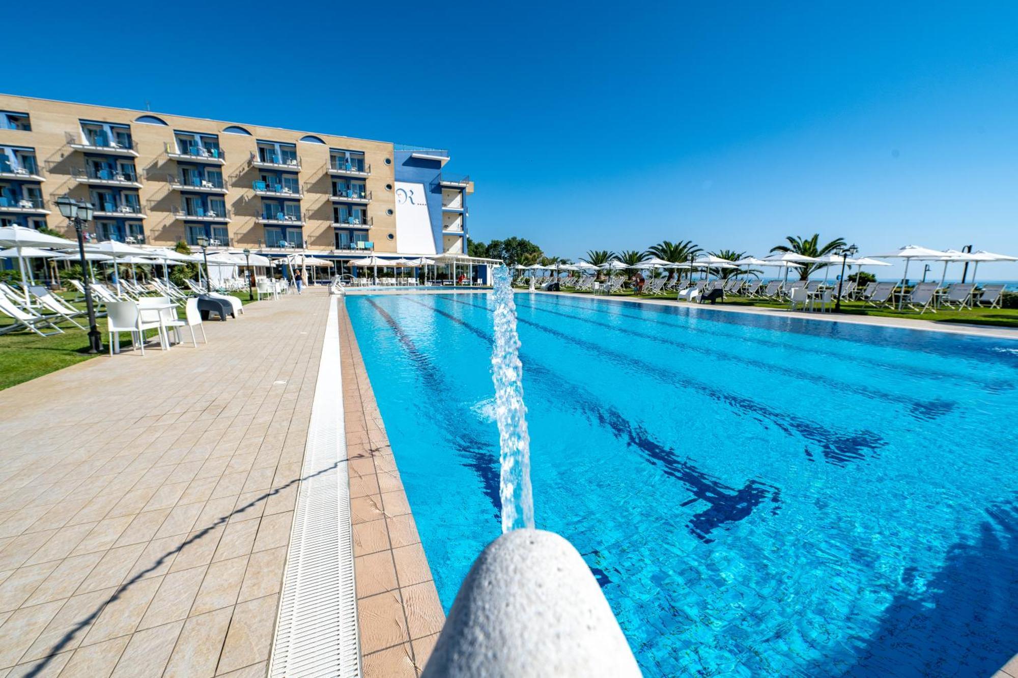 Roses Hotel Roseto Degli Abruzzi Exterior foto